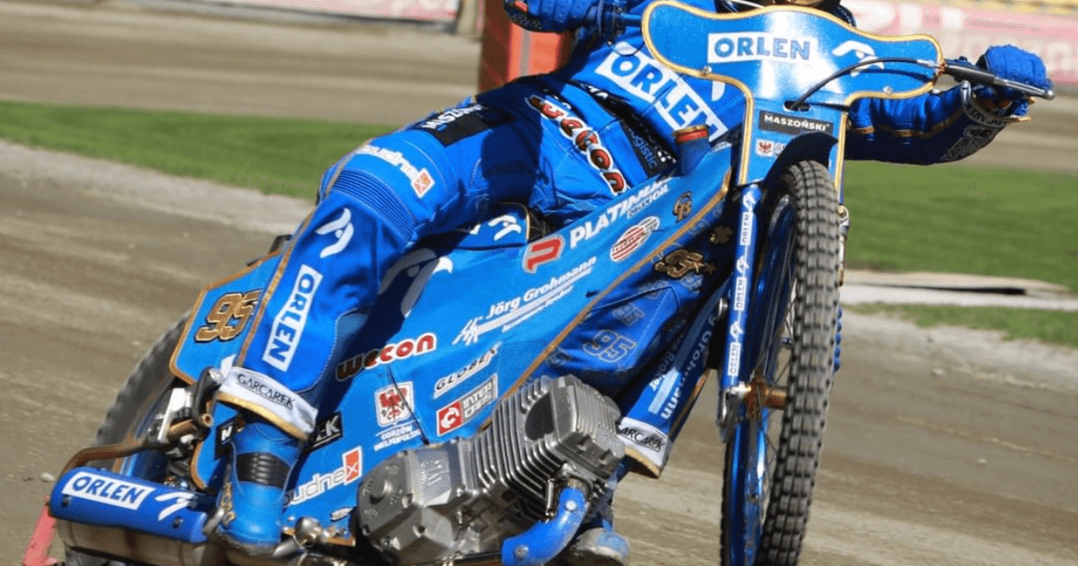 Speedway competitors tour in style